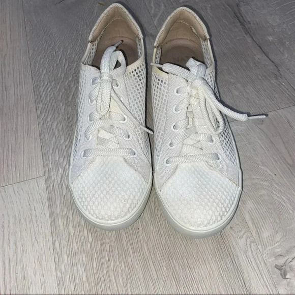 NWOT tags- natulizer sneakers - Picture 2 of 5